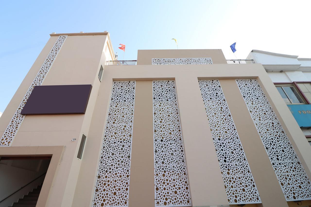 Oyo 13406 Hotel Golden Leaf Bareilly Exteriör bild