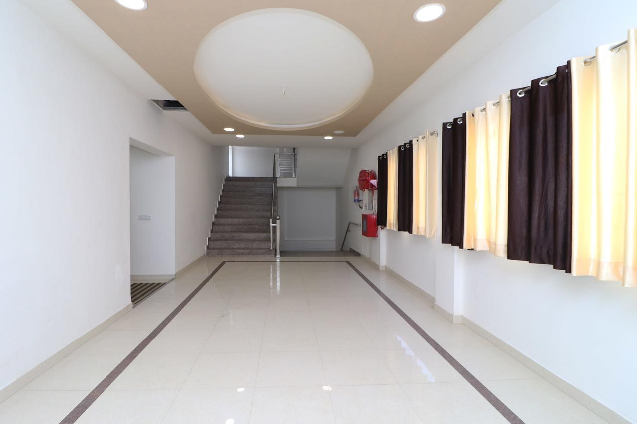 Oyo 13406 Hotel Golden Leaf Bareilly Exteriör bild