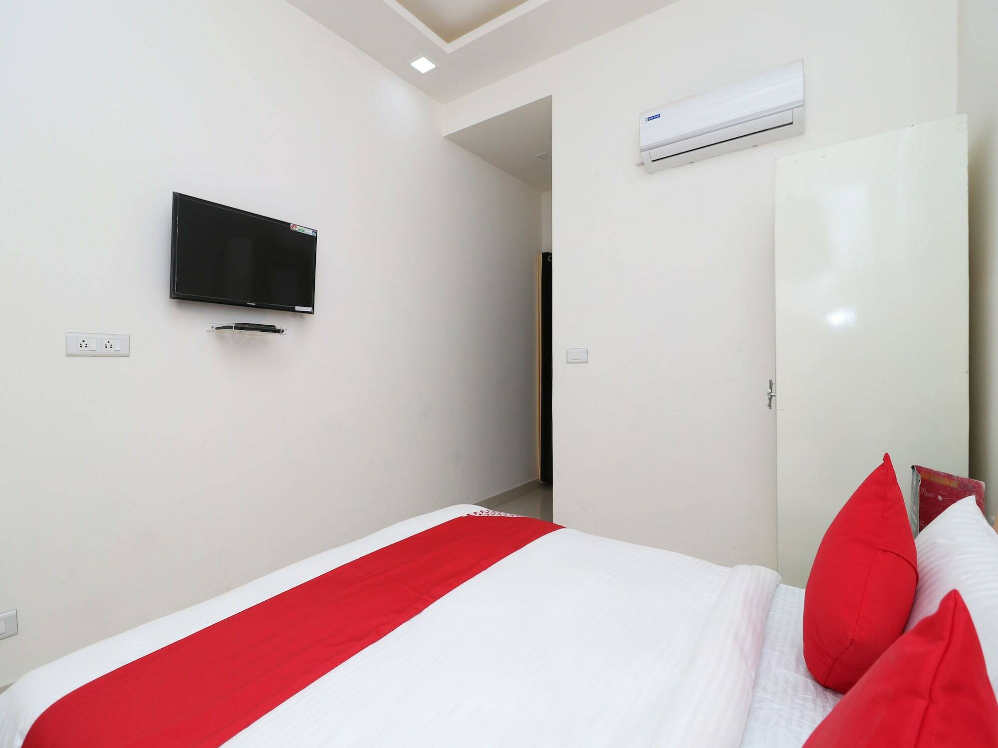 Oyo 13406 Hotel Golden Leaf Bareilly Exteriör bild