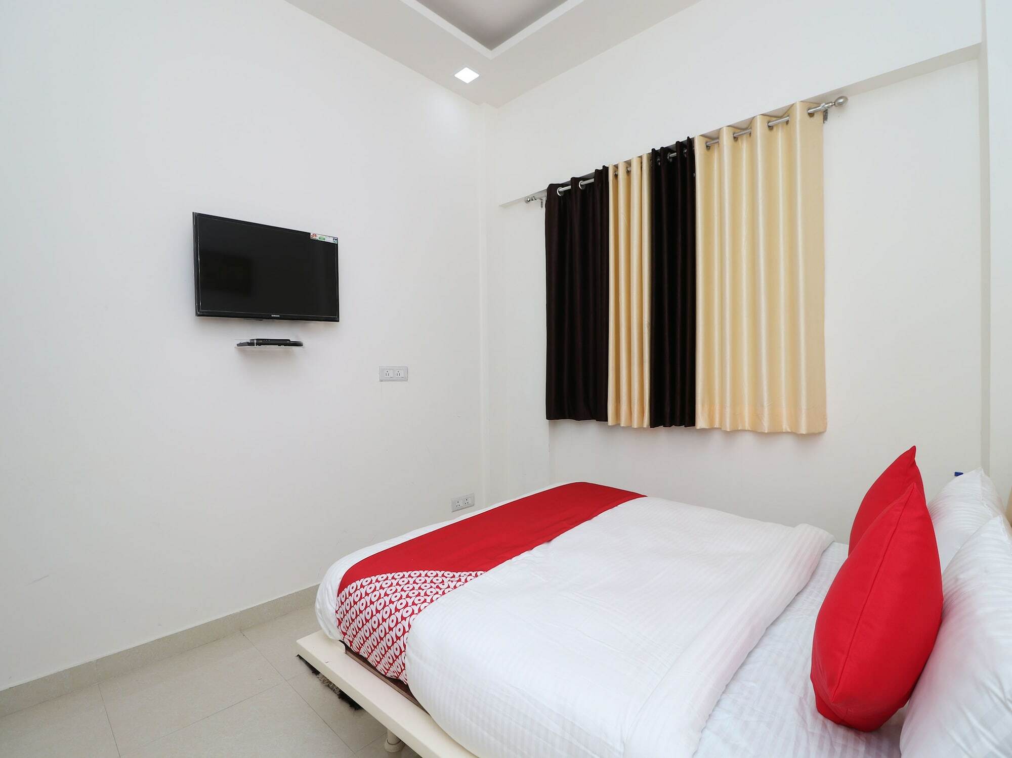 Oyo 13406 Hotel Golden Leaf Bareilly Exteriör bild