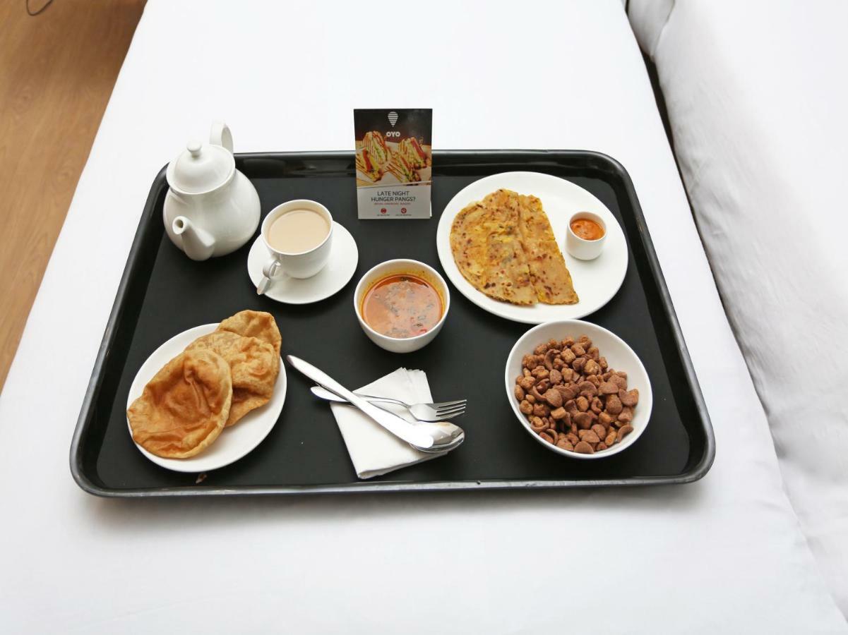 Oyo 13406 Hotel Golden Leaf Bareilly Exteriör bild